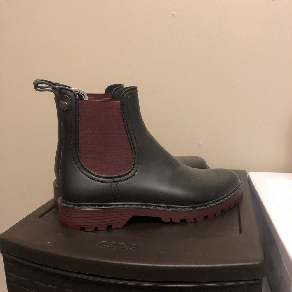 Women’s Chelsea Rainboot